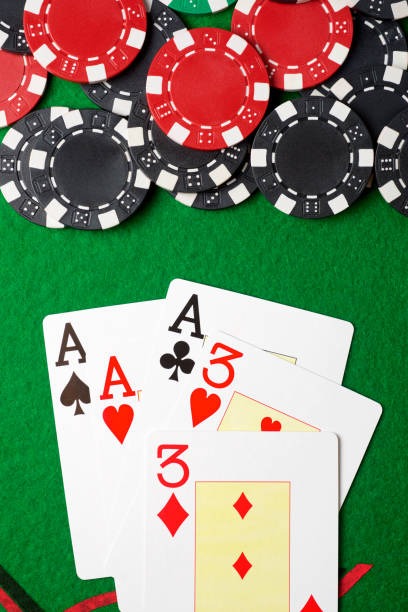 Mobile live dealer table help screen with payment notes